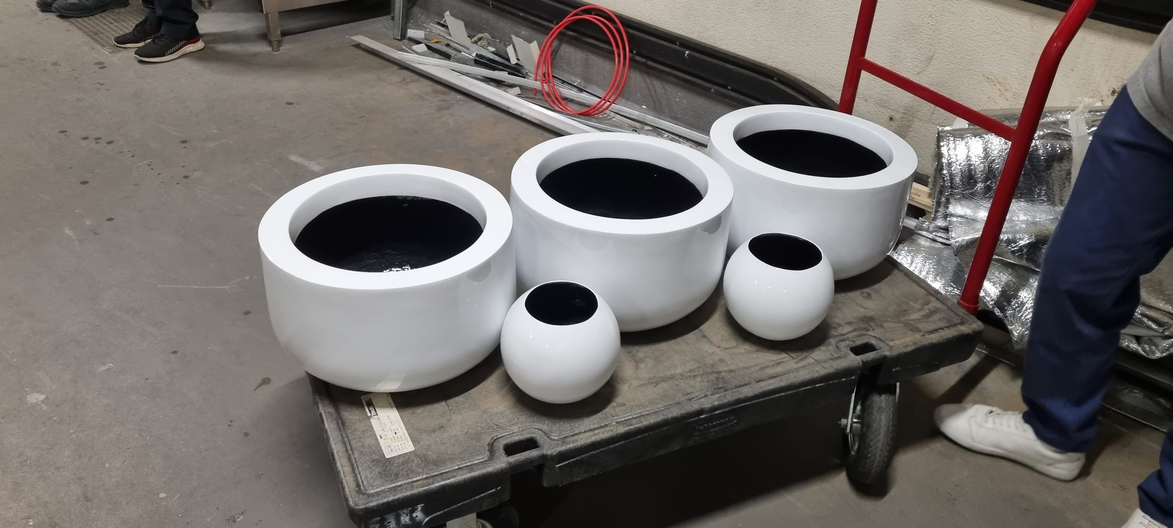 FIBERGLASS PLANTER MANUFACTURERS & WHOLESALER IN SRI LANKA